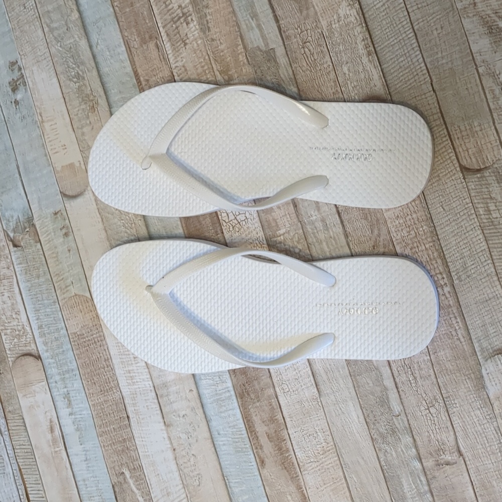 🌼$2 in a $15 bundle🌼 NWOT white flip flops